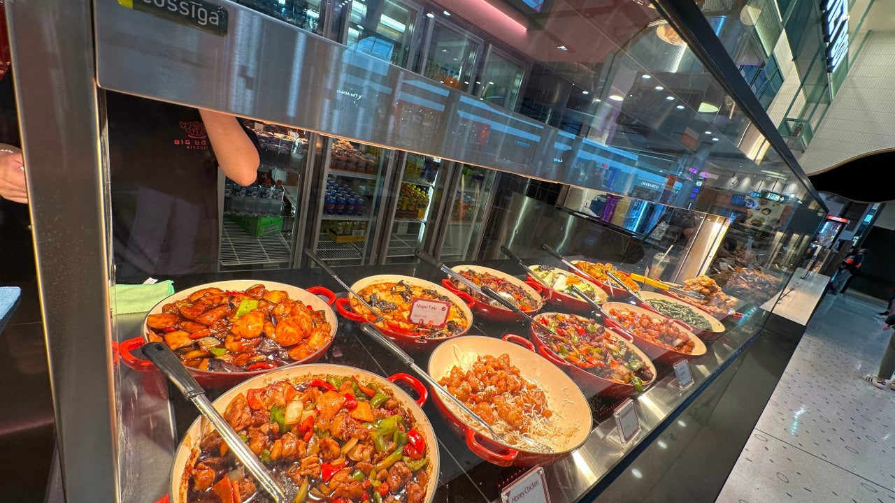 Choosing the Right Containers for Hot Food Displays: Improving Presentation and Temperature Control